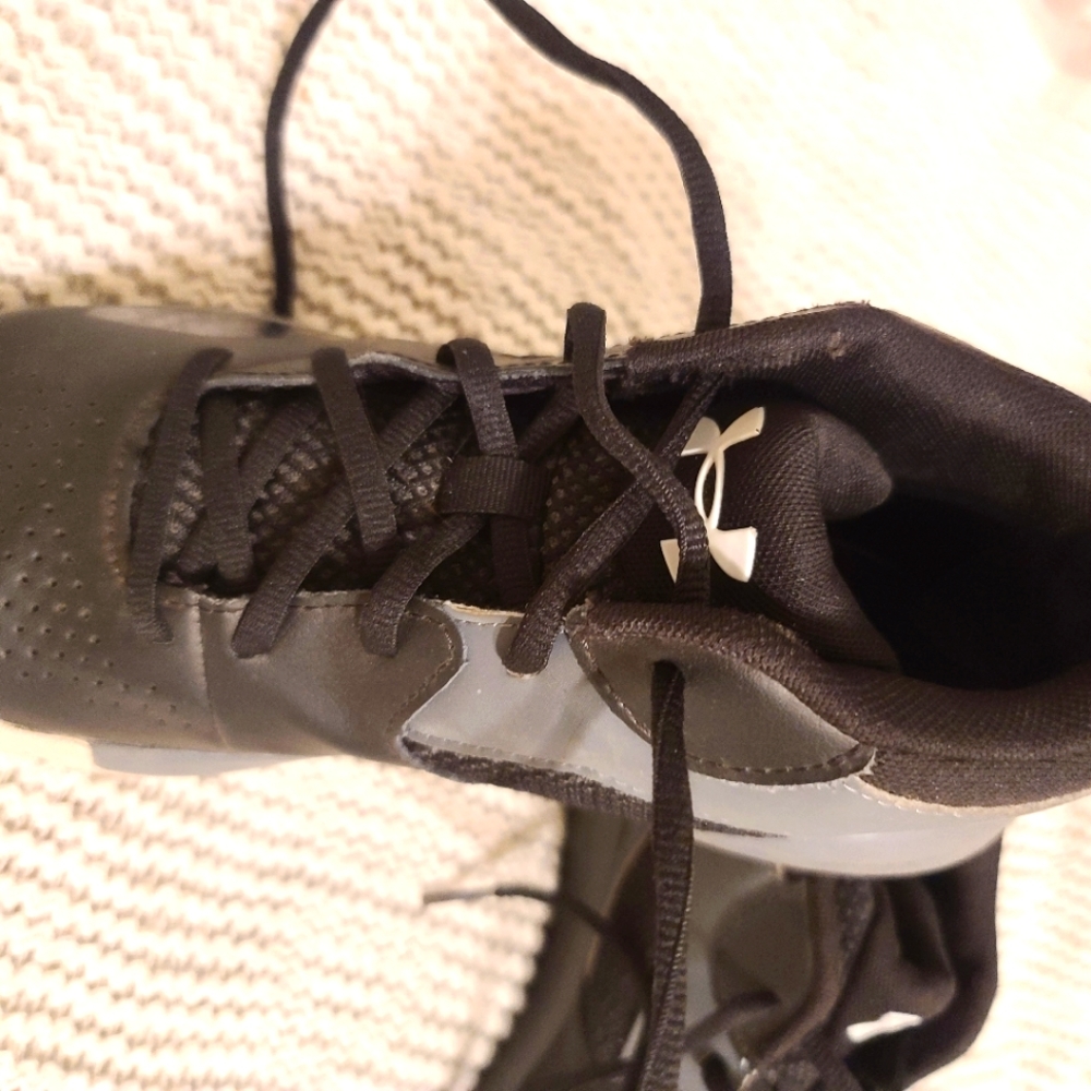 Under Armor Boys Shoes